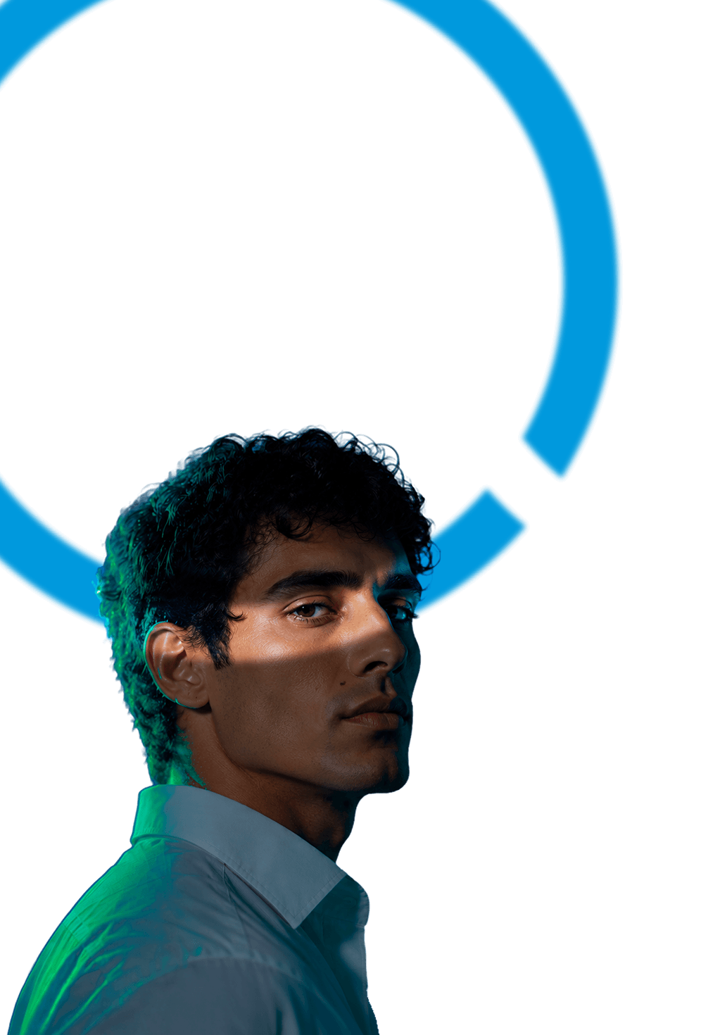 Quando hai Mediolanum, si vede: ritratto con illuminazione neon blu e verde